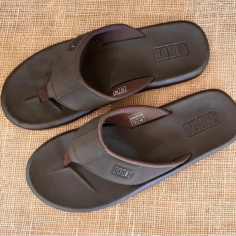 NWOT Sanuk Men’s Flip Flop Sandals Size 12 Brown